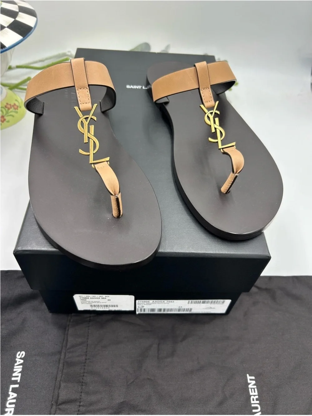 Men’s Saint Laurent CASANDRE YSL logo thong sandals, size 43 made in Italy